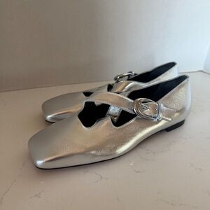 New Vince Cici Metallic sliver Leather Mary Janes Size: 6
